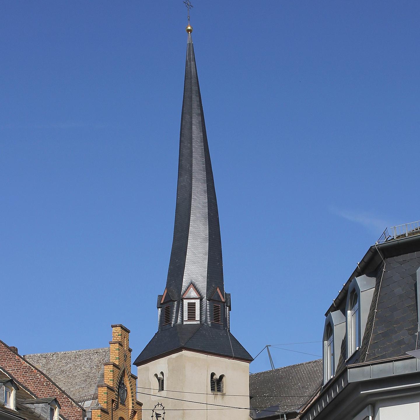 Kirche St. Pankratius Kaisersesch, schiefer Turm